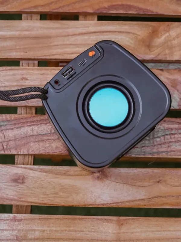 RGB Işıklı Bluetooth Hoparlör - TWS Özellikli 5W Güçlü Ses Bombası 7 Farklı Işık Modu - Görsel 2